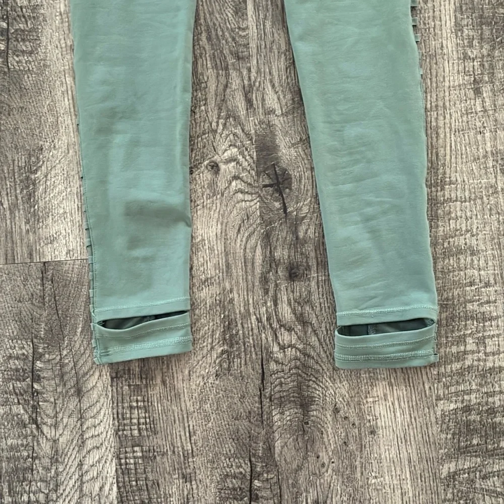 Alo Yoga Stirrup Leggings ✧ Green ✧ Size S